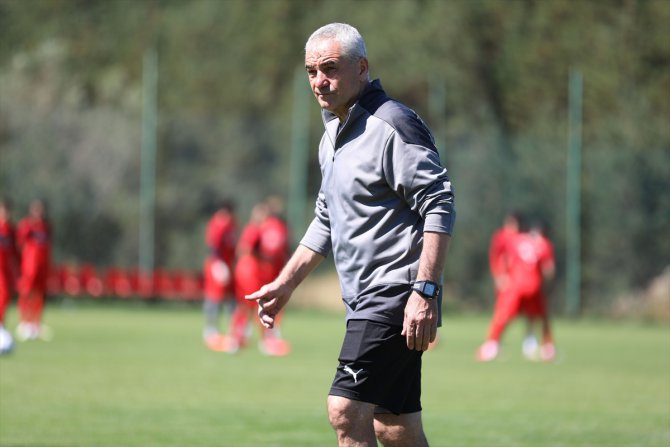 Sivasspor Teknik Direktörü Çalımbay: "Milli takımda bizden birilerinin olması gerekiyordu"