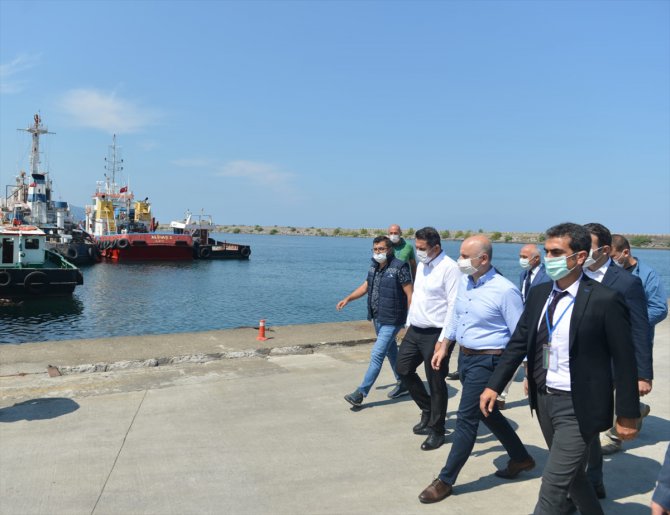 Bakan Karaismailoğlu Giresun Limanı'ndaki çalışmaları inceledi