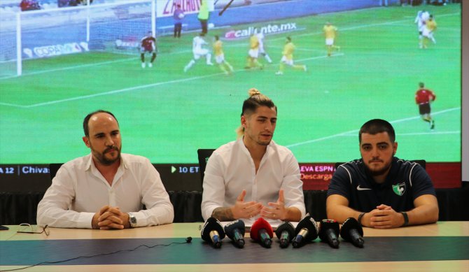 Denizlispor'un yeni transferi Sagal, sözleşmeye imza attı