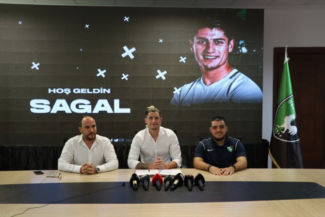 Denizlispor'un yeni transferi Sagal, sözleşmeye imza attı