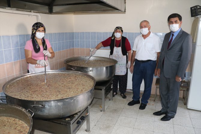 Erzincan'da muharrem ayı dolayısıyla 10 bin kişiye aşure dağıtımı başladı