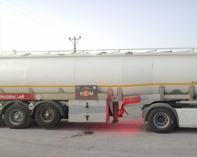 Konya'da iki tırda 38 bin 500 litre kaçak akaryakıt ele geçirildi