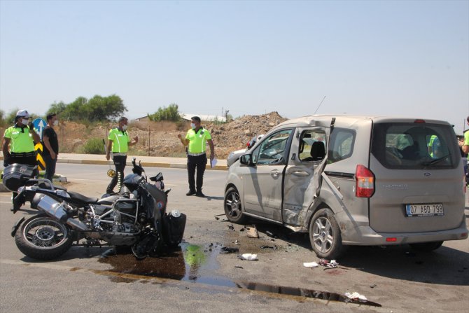 Antalya'da şüpheli aracın çarptığı Yunus ekibindeki 2 polis yaralandı