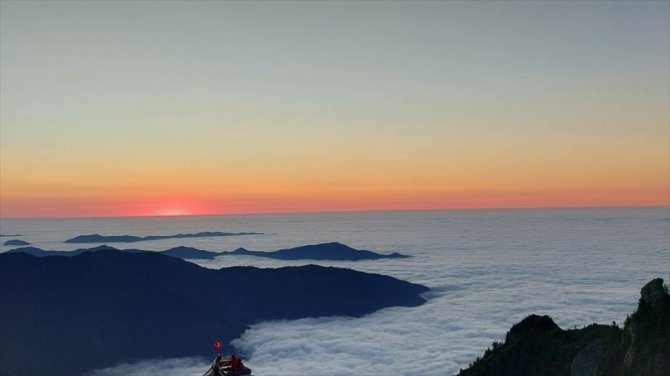 Rize'de 2 bin 700 rakımlı yaylada kayık yaptı