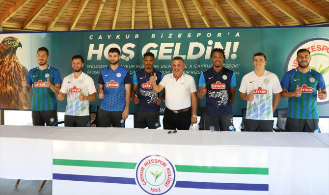 Çaykur Rizespor'da yeni transferler için tanıtım töreni düzenlendi