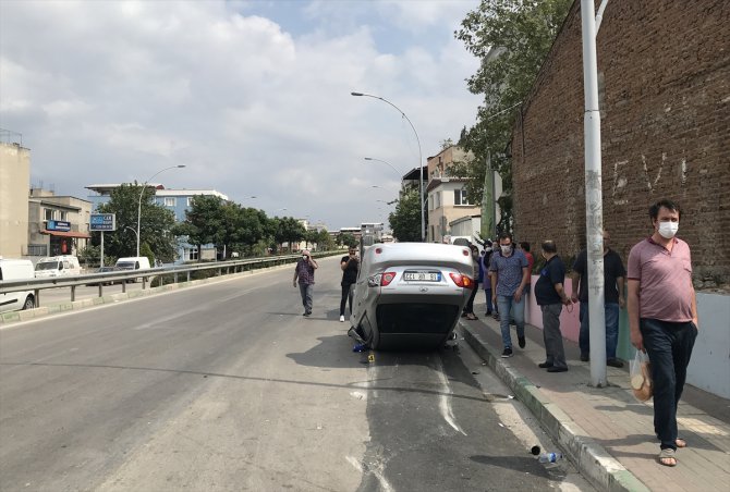 Otomobilin çarptığı oğlunun yanına giderken kaza yaptı