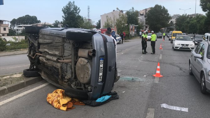 Samsun'da refüje çarparak takla atan otomobildeki 4 kişi yaralandı