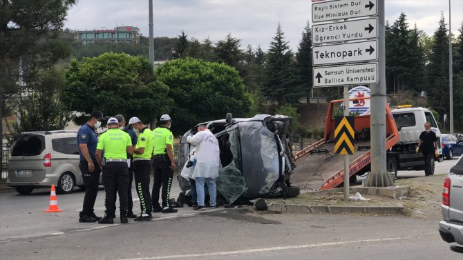 Samsun'da refüje çarparak takla atan otomobildeki 4 kişi yaralandı