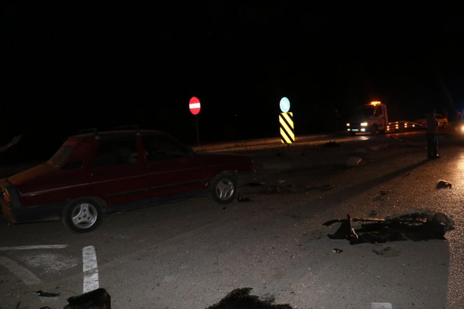 Burdur'da 3 otomobil çarpıştı: 1'i ağır 4 yaralı