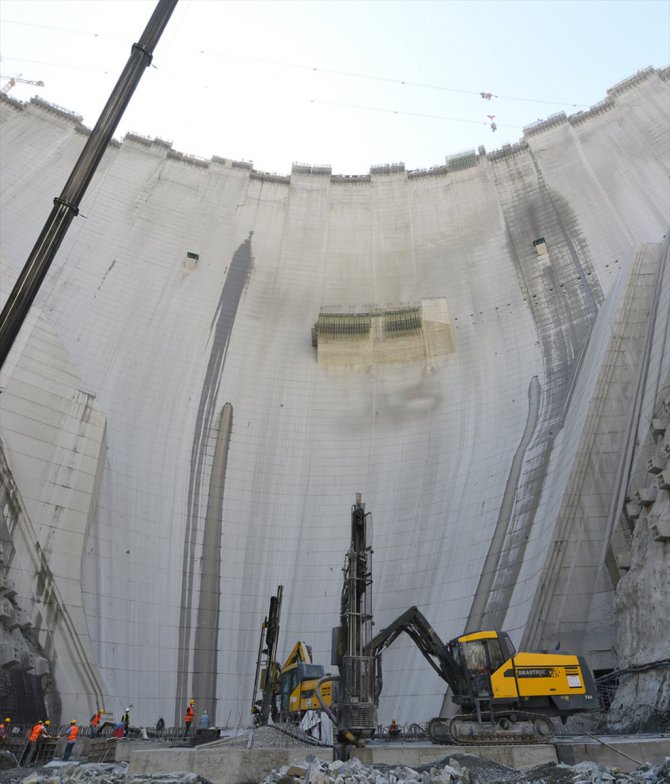 Yusufeli Barajı ile Türkiye'nin hidroelektrik enerji üretim kapasitesi yüzde 2 artacak