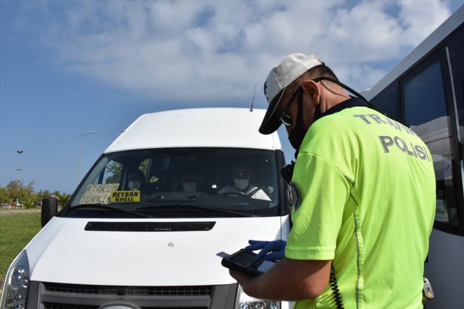 Samsun'da Kovid-19 tedbirleri kapsamında yolcu otobüsü ve minibüsler denetlendi