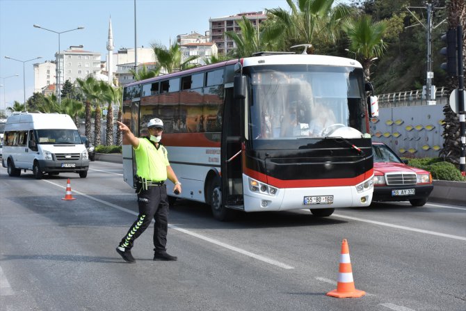 Samsun'da Kovid-19 tedbirleri kapsamında yolcu otobüsü ve minibüsler denetlendi