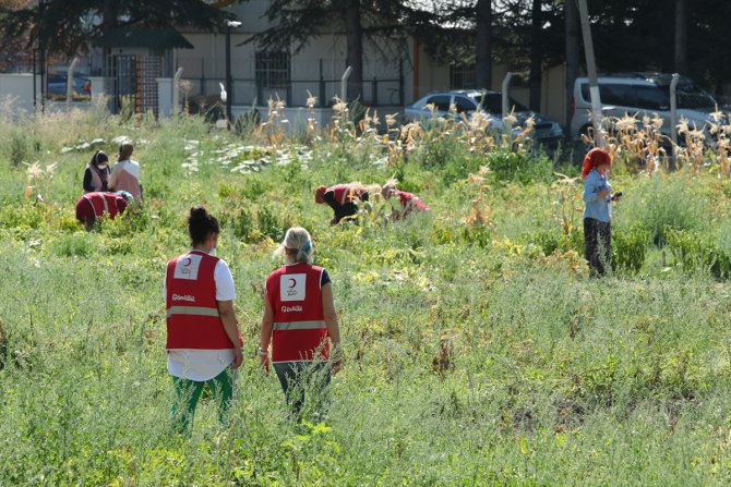 Türk Kızılay, kadın yükümlü ve gönüllülerin ürettiklerini ihtiyaç sahiplerine ulaştırıyor