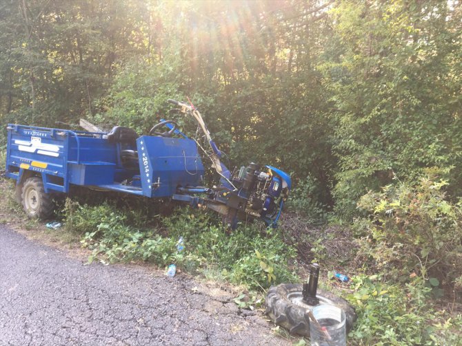 Zonguldak'ta tarım aracı devrildi: 1 ölü, 2 yaralı