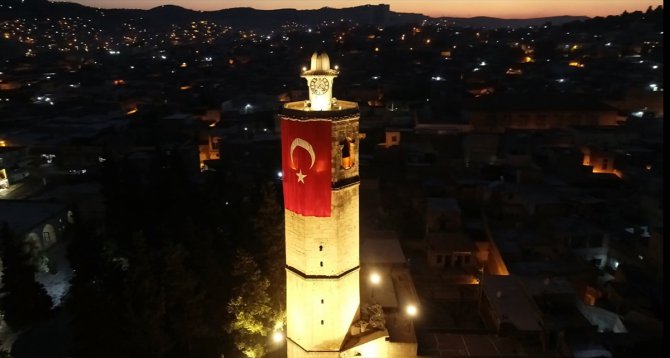 Şanlıurfa'da 3 dine ev sahipliği yapan tarihi Ulu Cami ışıklandırıldı