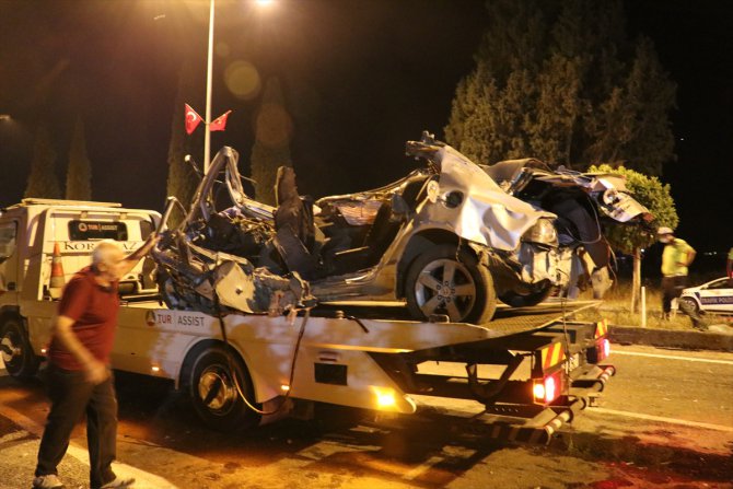 İzmir'de trafik kazası: 2 ölü, 2 yaralı