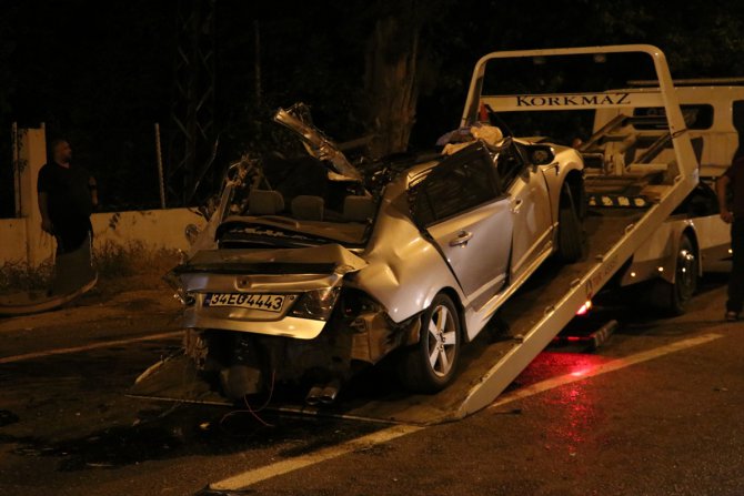 İzmir'de trafik kazası: 2 ölü, 2 yaralı