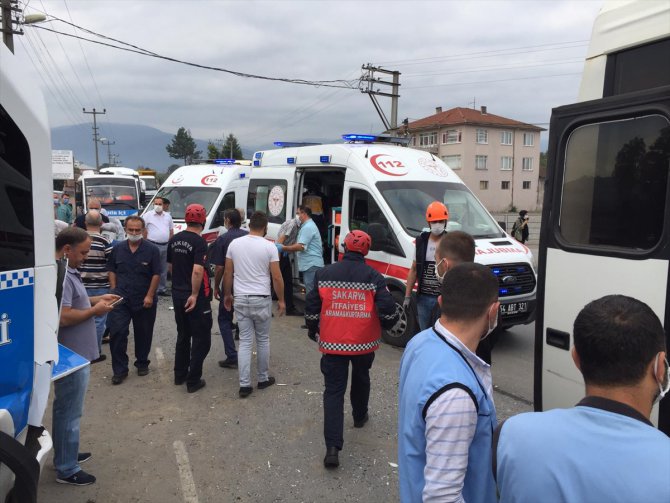 Sakarya'da zincirleme trafik kazası: 17 yaralı