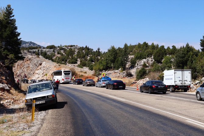 Antalya'da otomobille çarpışan motosikletin sürücüsü öldü