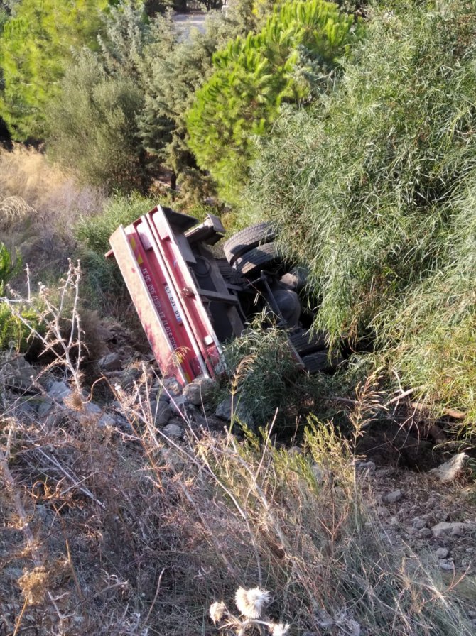 Bodrum'da vinç şarampole devrildi: 2 yaralı