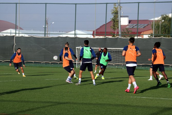 Erzurumspor Teknik Direktörü Mehmet Özdilek: "Saha avantajını kullanarak mücadelenin içinde olacağız"