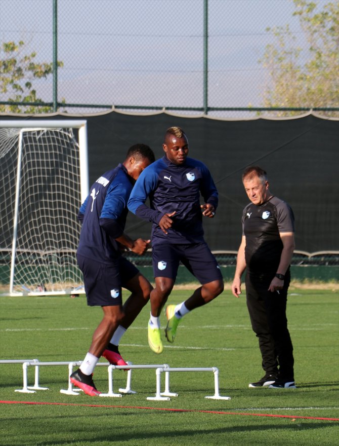 Erzurumspor Teknik Direktörü Mehmet Özdilek: "Saha avantajını kullanarak mücadelenin içinde olacağız"