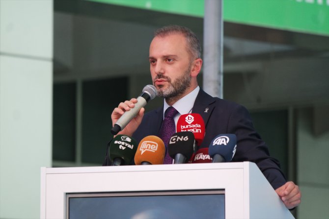 AK Parti'li Kandemir, partisinin Osmangazi ilçe kongresinde konuştu: