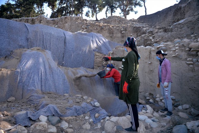 Mersin'deki Yumuktepe Höyüğü'nde koruma ve temizlik çalışması yapıldı