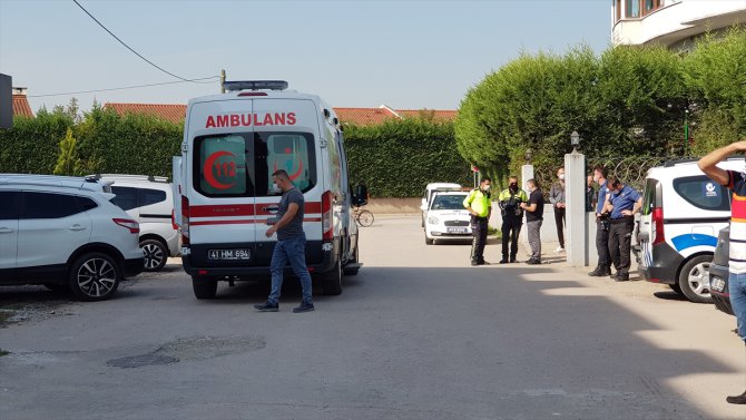 GÜNCELLEME - Kocaeli'de halatın kopması sonucu asansör boşluğuna düşen 2 işçiden 1'i öldü