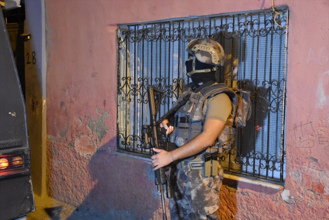 GÜNCELLEME - Adana'da uyuşturucu operasyonu: 9 gözaltı