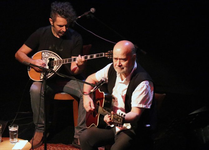 İlhan Şeşen ve Vedat Sakman "Akustik Hikayeler" konserinde sahne aldı