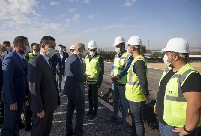 Bakan Karaismailoğlu Ankara-Kahramankazan yolundaki yapım çalışmalarını inceledi: