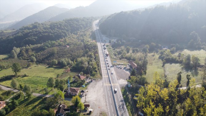 Bolu Dağı geçişinde araç yoğunluğu yaşanıyor