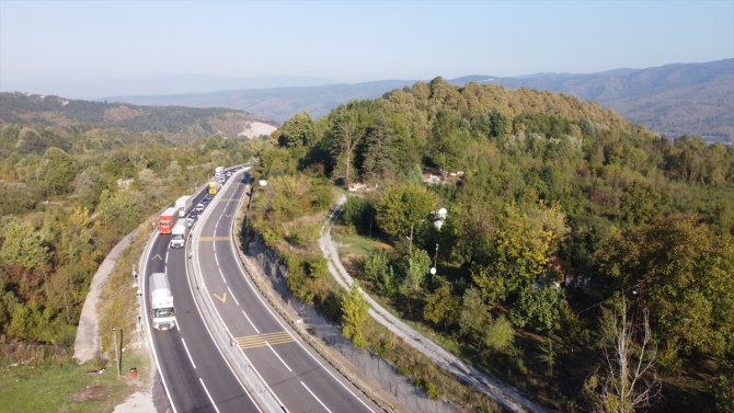 Bolu Dağı geçişinde araç yoğunluğu yaşanıyor