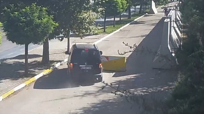 Isparta'da çaldığı otomobille kaza yapan şüpheli yakalandı