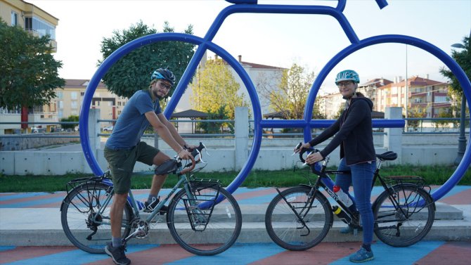 İsviçre'den bisikletle yola çıkan iki turist Kırklareli'ne ulaştı