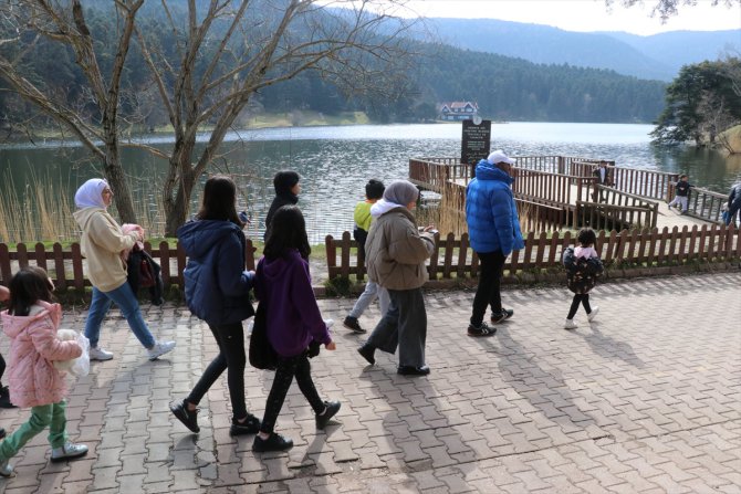 Bolu'ya gelen depremzedeler Gölcük Tabiat Parkı'nı gezdi