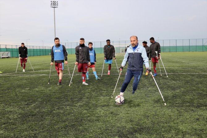 Trafik kazasında bacağını kaybetti, çocukluk tutkusu futbolun peşinden koşarak hayata bağlandı