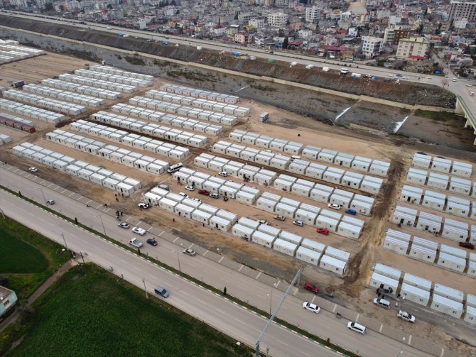 Osmaniye'de kurulan konteyner kente depremzedeler yerleştirilmeye başlandı