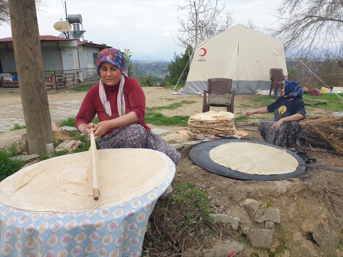 Osmaniye'de kadınlar ramazan için imece usulüyle yufka hazırlıyor