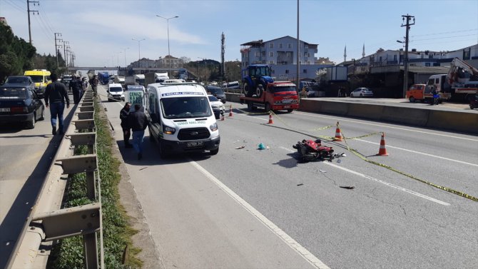 GÜNCELLEME - Kocaeli'de devrilen motosikletten düşen sürücü tırın çarpması sonucu öldü