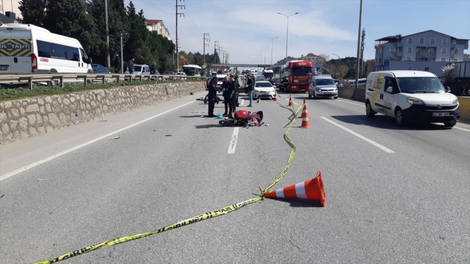 GÜNCELLEME - Kocaeli'de devrilen motosikletten düşen sürücü tırın çarpması sonucu öldü