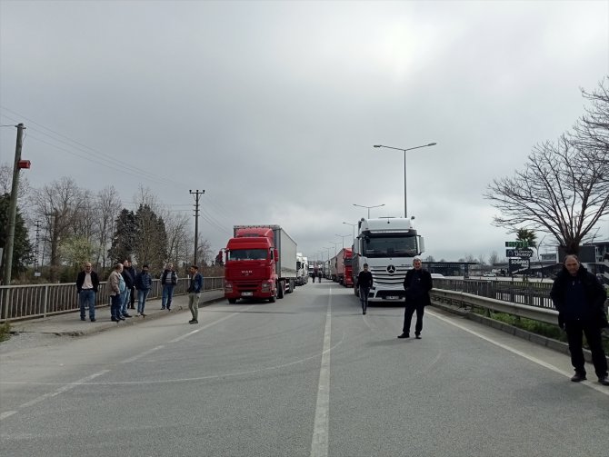 GÜNCELLEME - Samsun'da devrilen akaryakıt tankerinin sürücüsü yaralandı