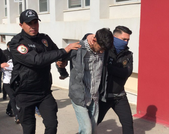 Adana'da "Kökünü Kurutma Operasyonu"nda yakalanan 77 zanlı adliyede