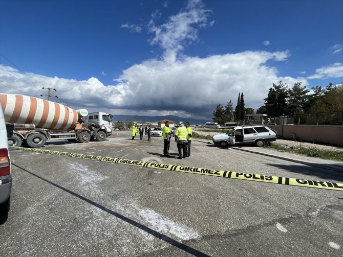 Denizli'de otomobil ile kamyonun çarpışması sonucu 1 kişi öldü, 1 kişi yaralandı