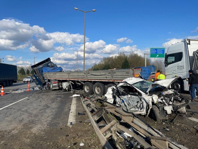 Anadolu Otoyolu'ndaki zincirleme trafik kazasında 5 kişi yaralandı