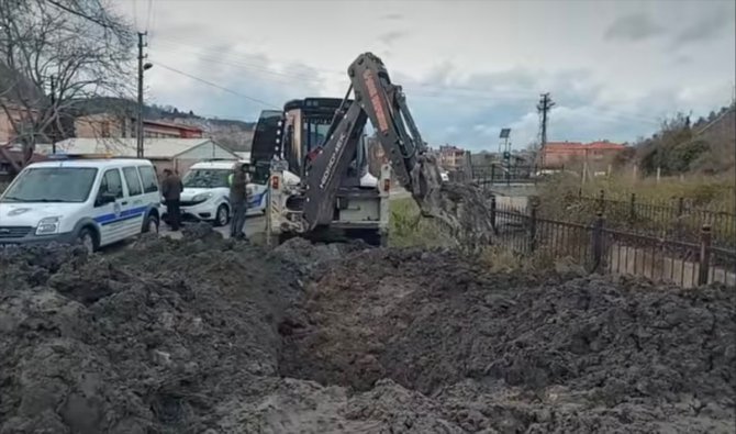 Bartın'da sit alanında kepçeyle izinsiz kazı yapan 4 kişi suçüstü yakalandı