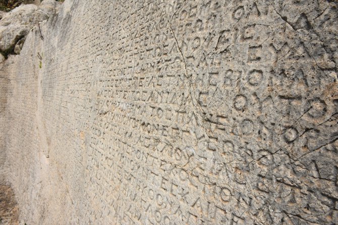 Nemrut Dağı'ndaki "tokalaşma steli" 6 Şubat'taki depremlerde ayakta kaldı