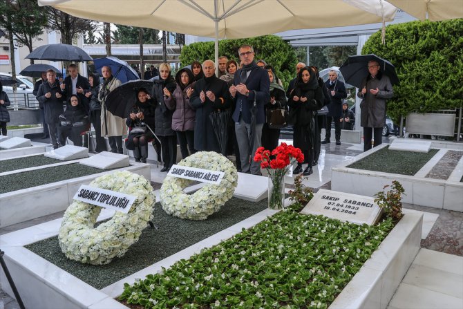 Sakıp Sabancı, kabri başında anıldı