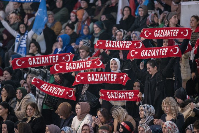 AK Parti Aday Tanıtım Toplantısı için Ankara Spor Salonu'na girişler başladı